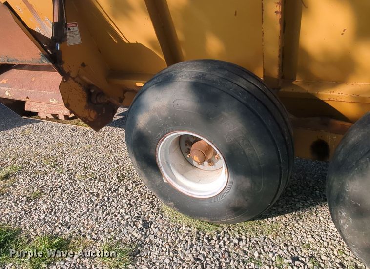 image for item MY9391 Knight 8024  manure spreader