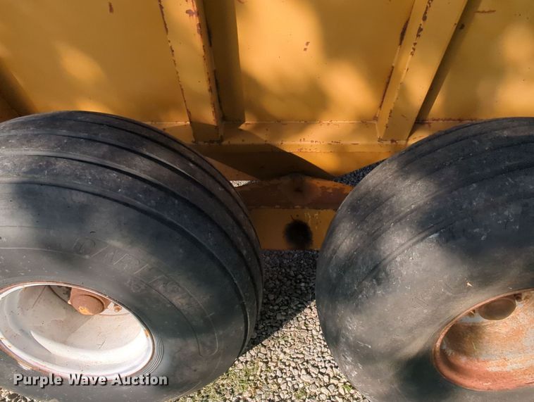 image for item MY9391 Knight 8024  manure spreader