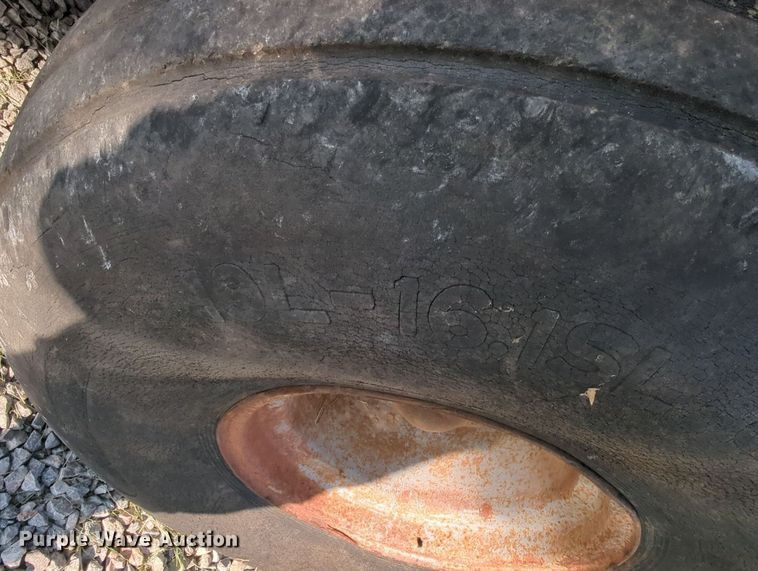 image for item MY9391 Knight 8024  manure spreader