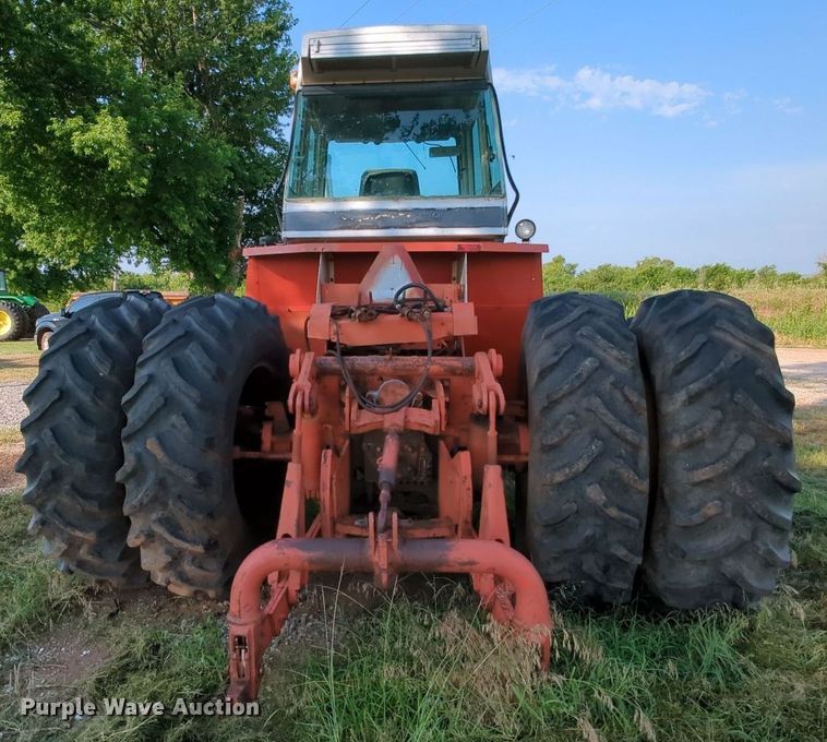 image for item MY9393 1979 Case 2470  4WD tractor