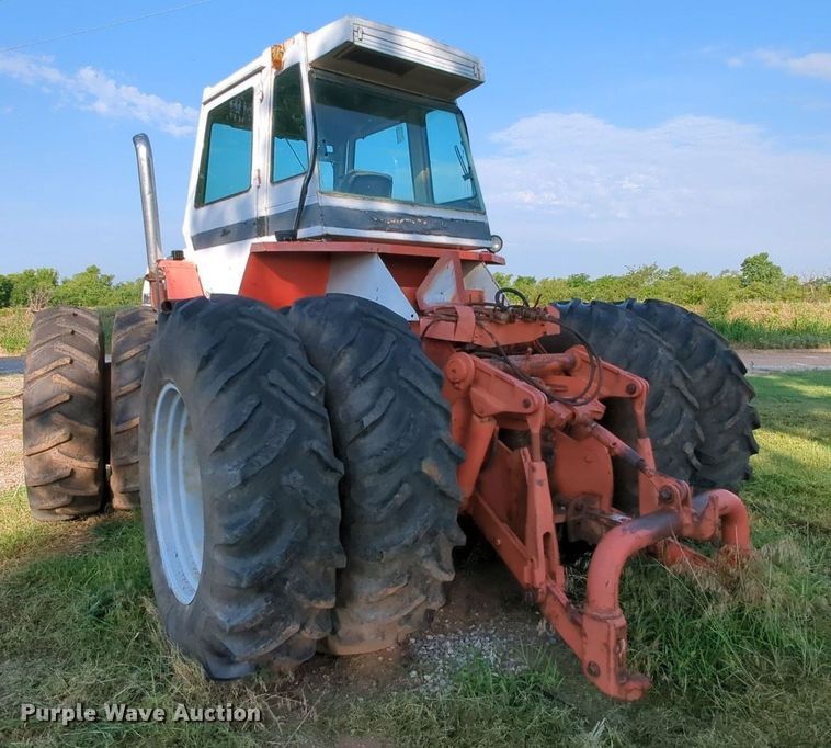 image for item MY9393 1979 Case 2470  4WD tractor