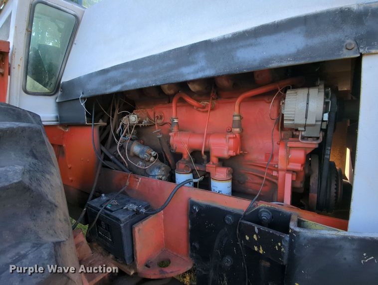 image for item MY9393 1979 Case 2470  4WD tractor