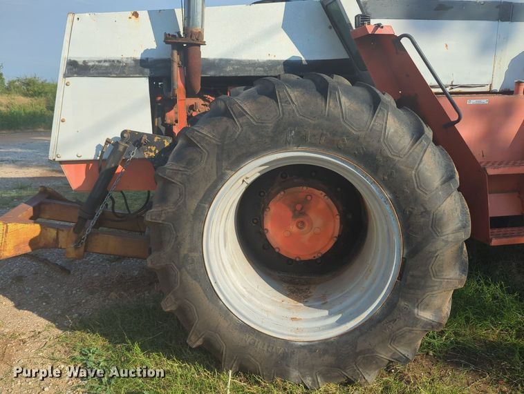 image for item MY9393 1979 Case 2470  4WD tractor