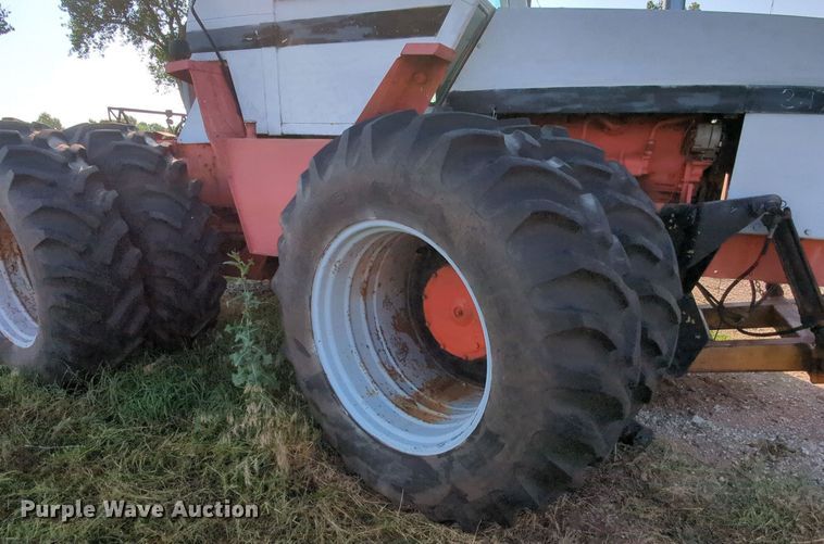 image for item MY9393 1979 Case 2470  4WD tractor