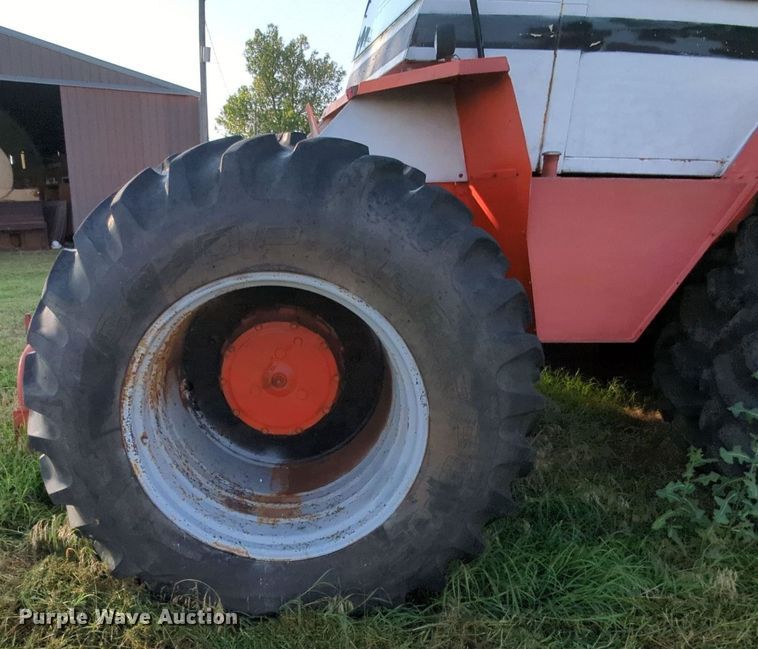 image for item MY9393 1979 Case 2470  4WD tractor