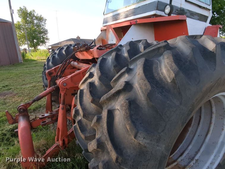 image for item MY9393 1979 Case 2470  4WD tractor