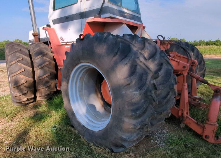 image for item MY9393 1979 Case 2470  4WD tractor