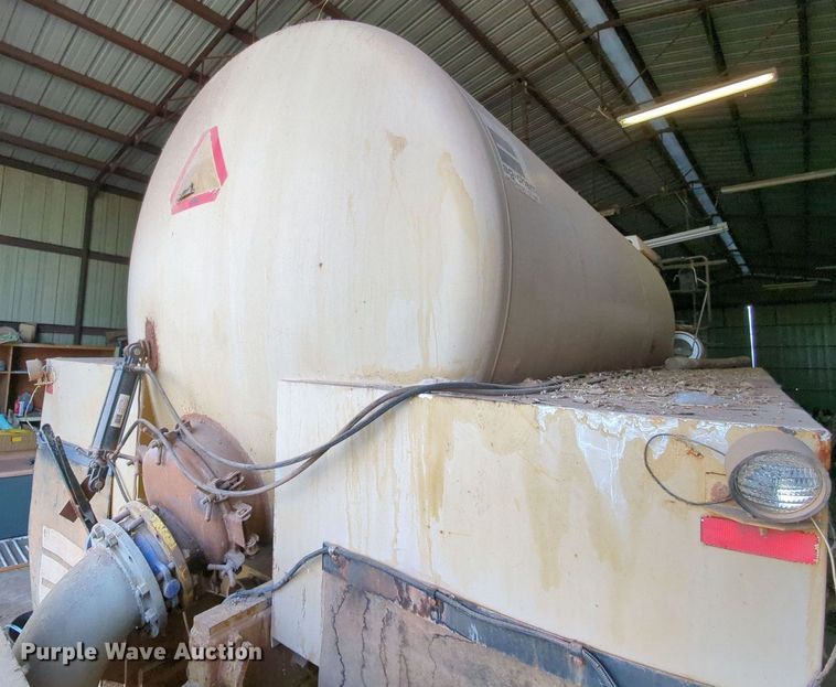 image for item MY9394 Ag-Chem TerraGator 2505  slurry applicator