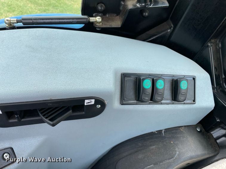 image for item NB9090 2018 New Holland Workmaster 75  MFWD tractor