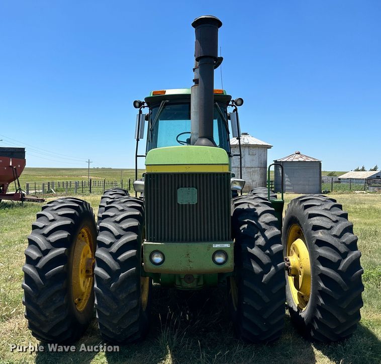 image for item NE9032 1981 John Deere 8640  4WD tractor