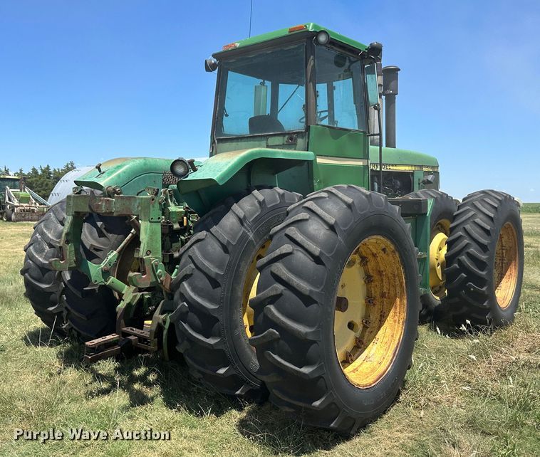 image for item NE9032 1981 John Deere 8640  4WD tractor