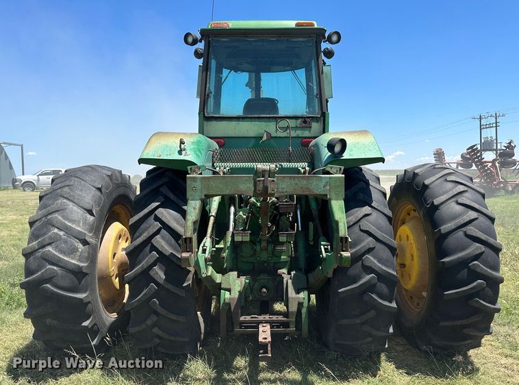 image for item NE9032 1981 John Deere 8640  4WD tractor