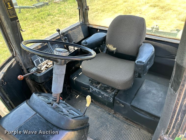 image for item NE9032 1981 John Deere 8640  4WD tractor