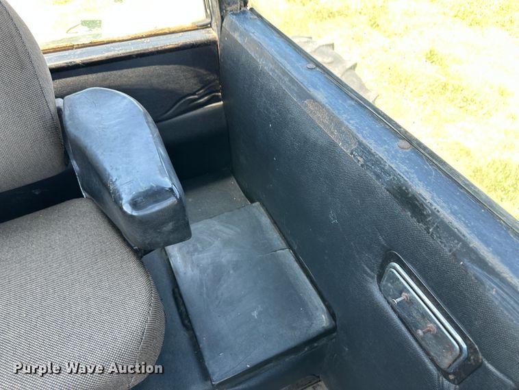 image for item NE9032 1981 John Deere 8640  4WD tractor