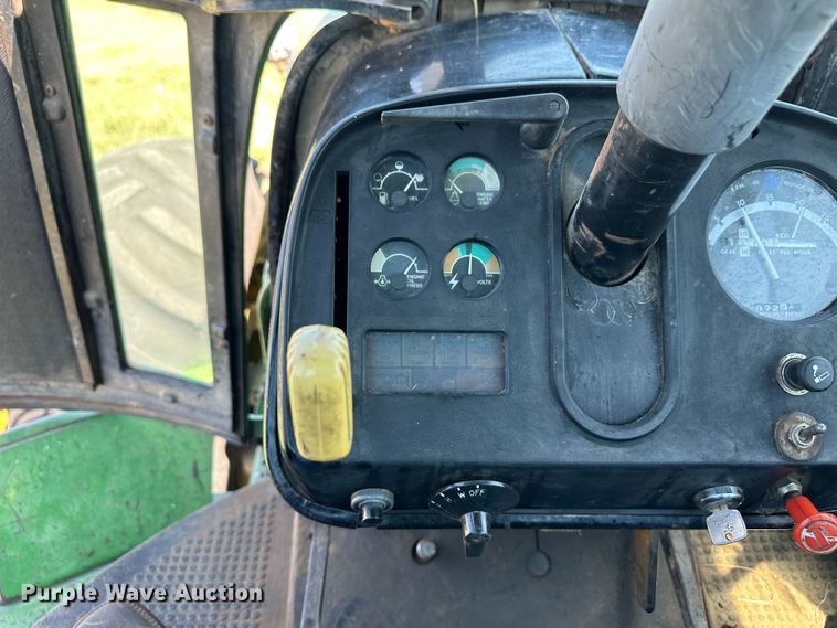 image for item NE9032 1981 John Deere 8640  4WD tractor