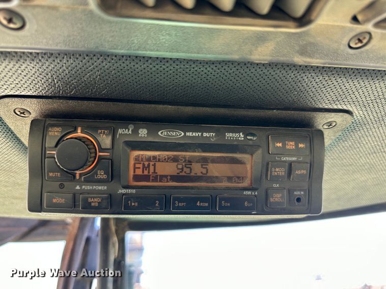 image for item NE9032 1981 John Deere 8640  4WD tractor