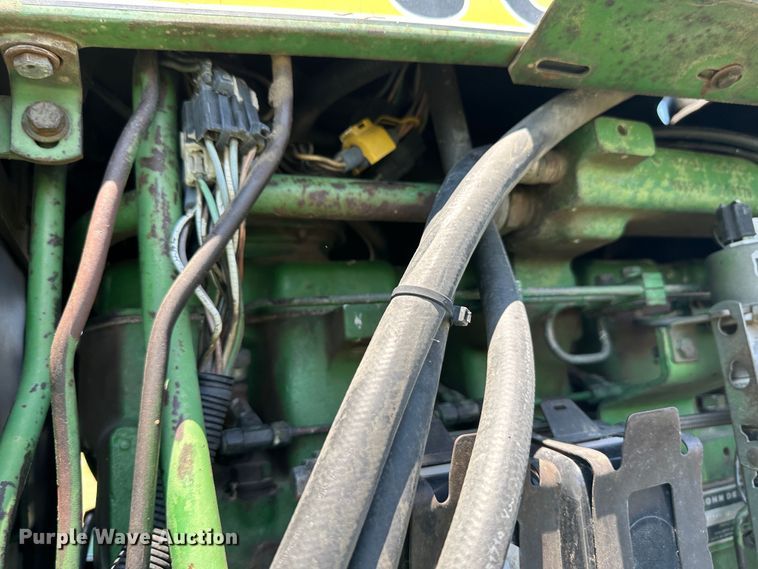 image for item NE9032 1981 John Deere 8640  4WD tractor