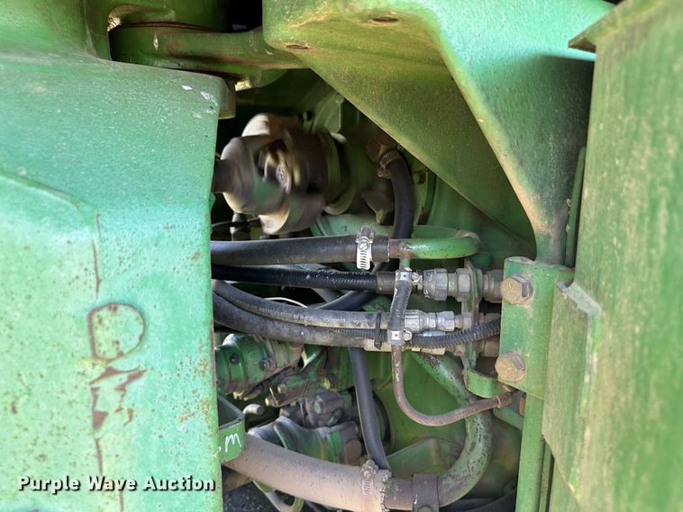 image for item NE9032 1981 John Deere 8640  4WD tractor