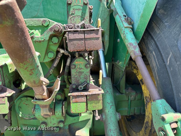 image for item NE9032 1981 John Deere 8640  4WD tractor