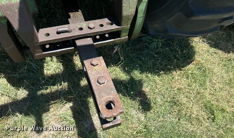 image for item NE9032 1981 John Deere 8640  4WD tractor