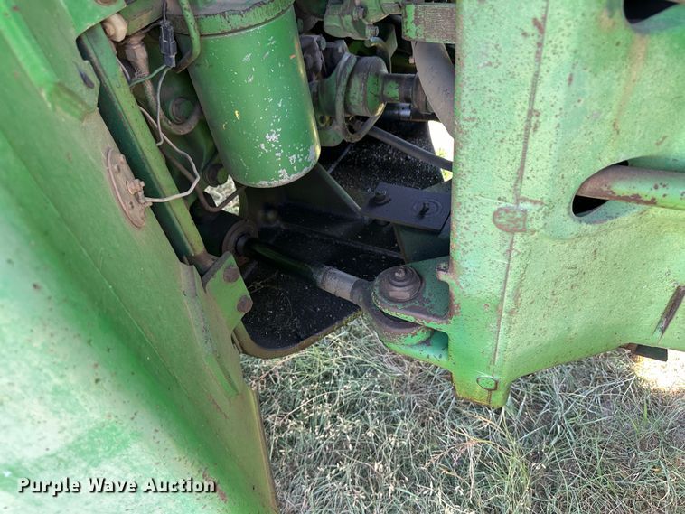 image for item NE9032 1981 John Deere 8640  4WD tractor