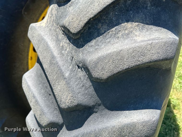 image for item NE9032 1981 John Deere 8640  4WD tractor