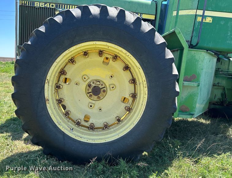 image for item NE9032 1981 John Deere 8640  4WD tractor