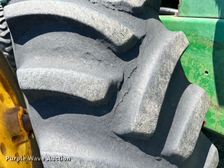 image for item NE9032 1981 John Deere 8640  4WD tractor