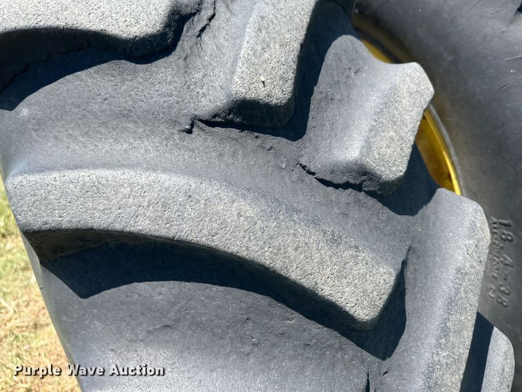 image for item NE9032 1981 John Deere 8640  4WD tractor