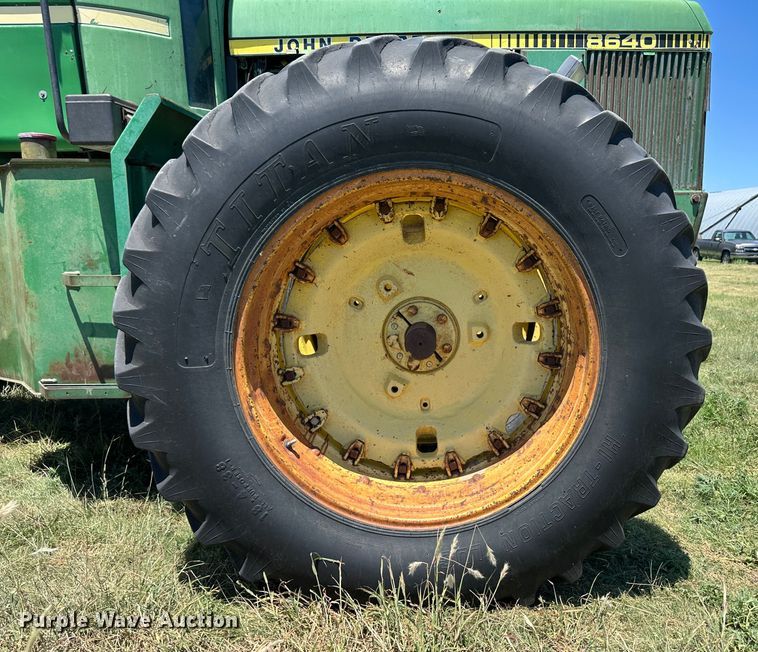 image for item NE9032 1981 John Deere 8640  4WD tractor