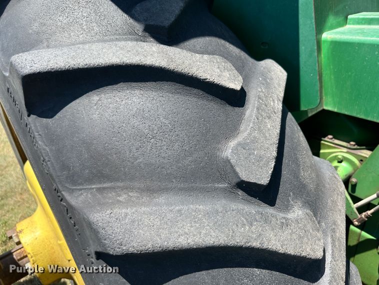 image for item NE9032 1981 John Deere 8640  4WD tractor