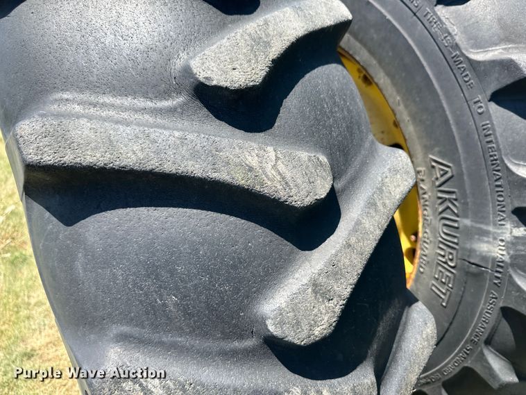 image for item NE9032 1981 John Deere 8640  4WD tractor