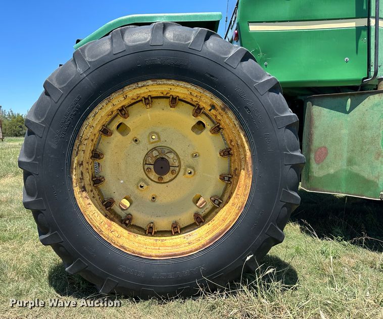 image for item NE9032 1981 John Deere 8640  4WD tractor