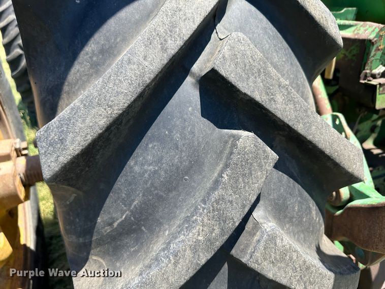 image for item NE9032 1981 John Deere 8640  4WD tractor