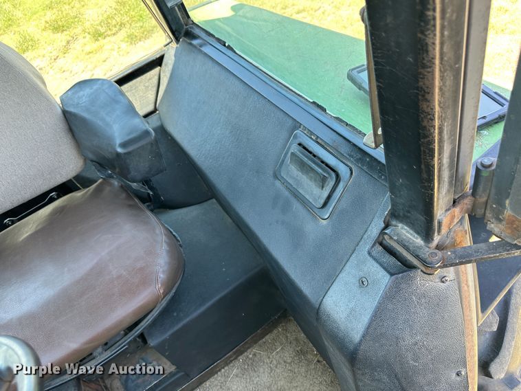 image for item NE9033 1973 John Deere 4430  tractor