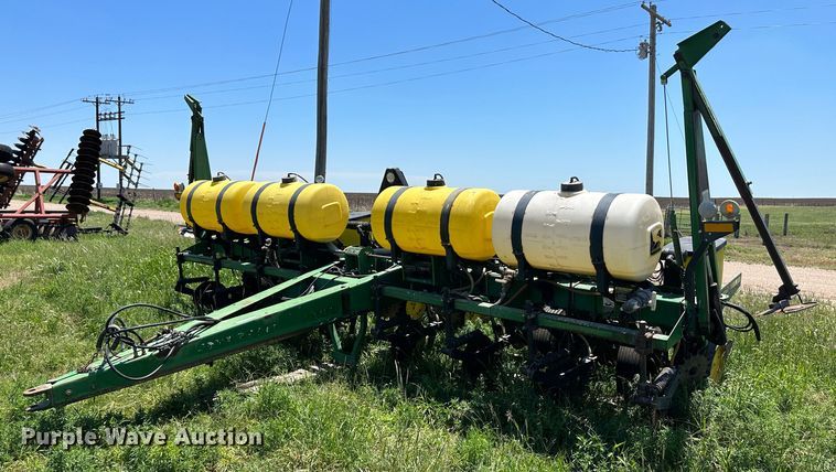 image for item NE9036 John Deere 7200  planter