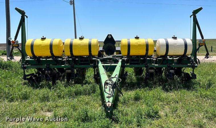 image for item NE9036 John Deere 7200  planter