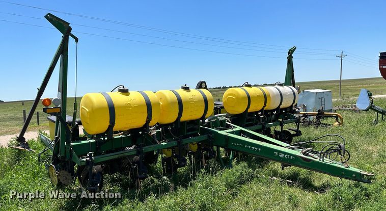 image for item NE9036 John Deere 7200  planter
