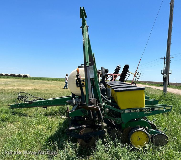 image for item NE9036 John Deere 7200  planter