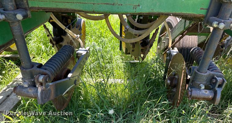 image for item NE9036 John Deere 7200  planter