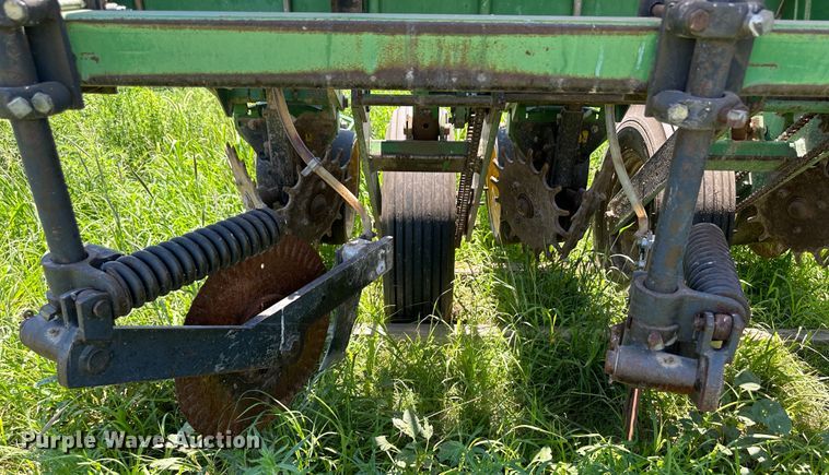 image for item NE9036 John Deere 7200  planter