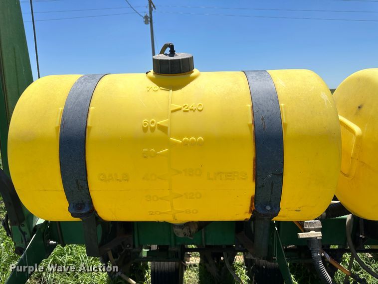 image for item NE9036 John Deere 7200  planter