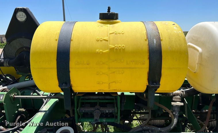 image for item NE9036 John Deere 7200  planter