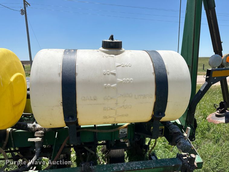 image for item NE9036 John Deere 7200  planter
