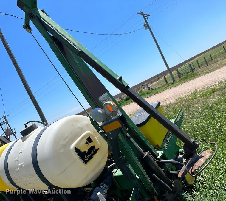image for item NE9036 John Deere 7200  planter
