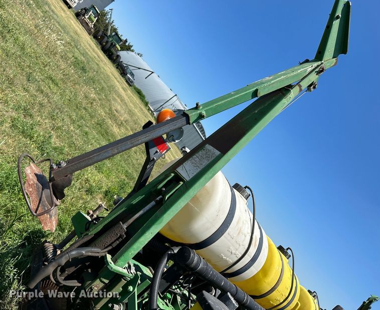 image for item NE9036 John Deere 7200  planter
