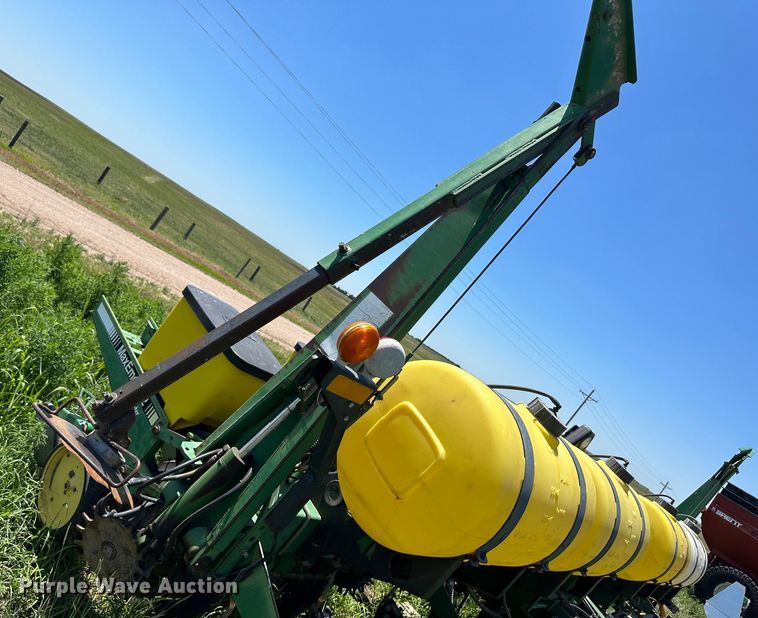 image for item NE9036 John Deere 7200  planter