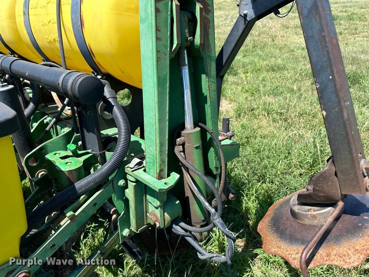 image for item NE9036 John Deere 7200  planter