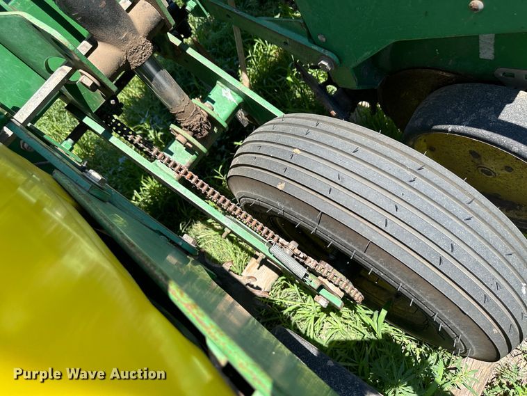image for item NE9036 John Deere 7200  planter