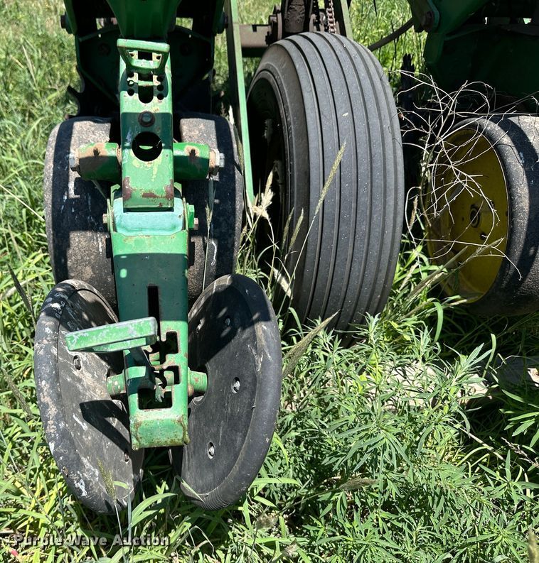 image for item NE9036 John Deere 7200  planter
